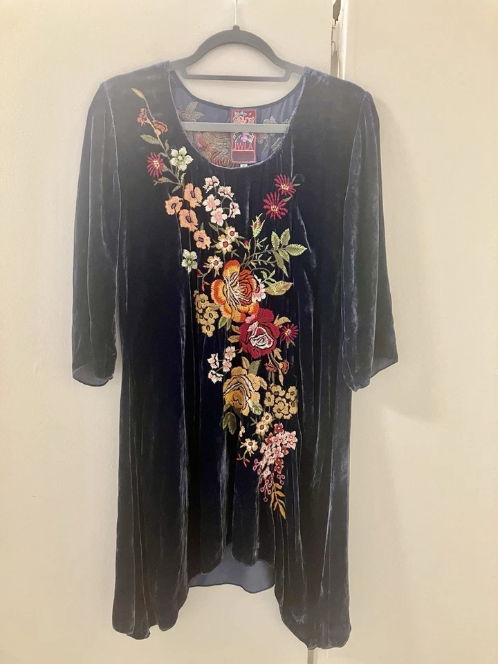Vestido longo túnica Johnny Was azul veludo floral bordado tamanho P - Imagem 1 de 4