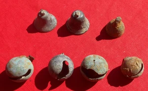Un Lot de 7 Grelots & Clochettes  en Bronze   ! - Picture 1 of 3