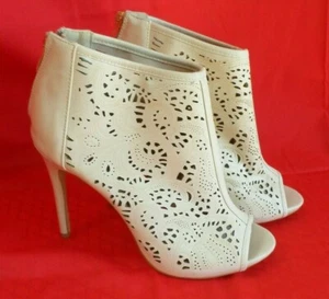 PEEP TOE ANKLE BOOTS SOFT SIZE 8 LASER CUT OUT DESIGN BEIGE CREAM LILIANA 4.5H - Picture 1 of 11