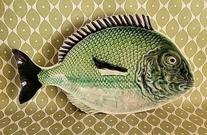 Plato grande de pescado verde Bordallo Pinheiro vintage de 20" hecho en Portugal retro raro - Imagen 1 de 10