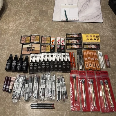 ENORME Lote Paquete Maquillaje NYX ~ Labios ~ Pinceles ~ Iluminador ~ Paletas de Sombras de Ojos Foto 1 de 4