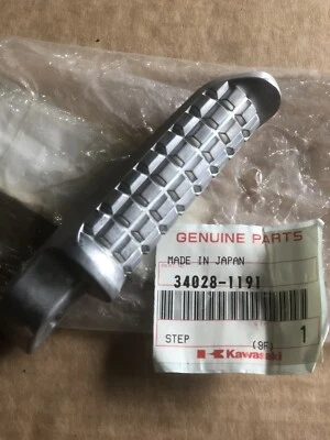 Kawasaki ZX7R ZX9R ZX6R ZZR600 ZZR1100 ZR NOS OEM Rear Left Footrest 34028-1191 - Image 1 of 4
