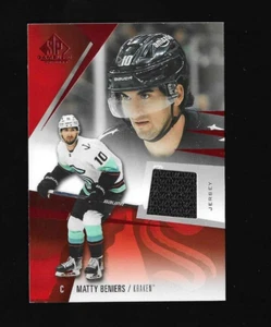 MATTY BENIERS 2023-24 SP Spiel gebraucht #111 rot fragment Trikot PARALLEL - Bild 1 von 2