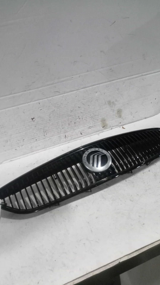 Used Front Grille fits: 2004 Mercury Sable hood mounted painted trim surround Fr Foto 1 de 4