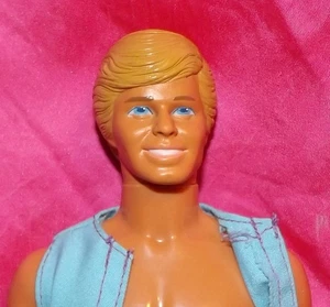 💥 Vintage 80er Jahre Ken mit Sonnenbräune & Outfit Barbie Puppe Actionfigur Mattel - Bild 1 von 3