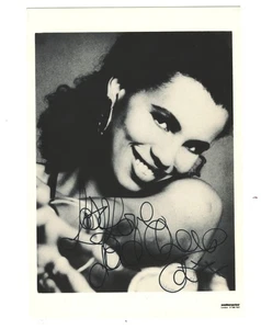 SINGER NENEH CHERRY AUTOGRAPH PHOTO - Picture 1 of 1