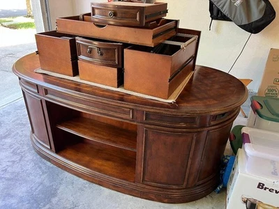 Seven Seas by Hooker beautiful large 6-drawer kidney desk good condition - Image 1 of 4