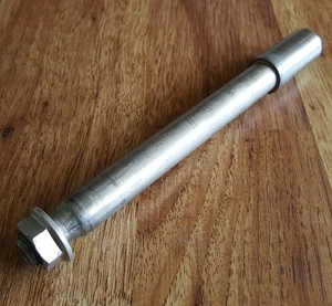 NUEVO OEM Honda CRF450R CRF250R eje rueda delantera tuerca perno CRF 450 250 2004 a 2025 - Imagen 1 de 7