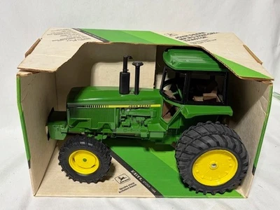 ERTL John Deere 4850 MFWD w/ Duals Farm Tractor, Green, Stock #584, 1/16 - Image 1 of 2