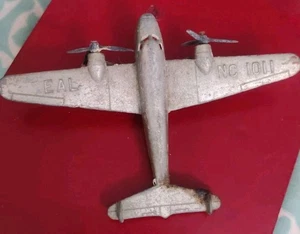 Tootsietoy EAL NC 1011 Spielzeugflugzeug mit zwei Propellern silber 30er Jahre - Bild 1 von 4