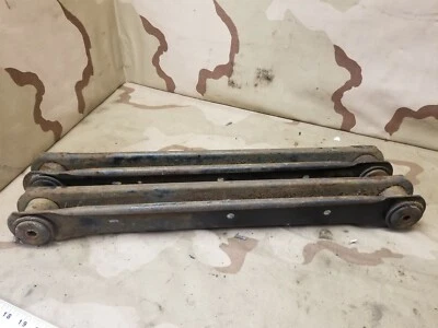 1966 Fleetwood Links traseiros inferiores elos de eixo com buchas OEM Cadillac  - Imagem 1 de 4