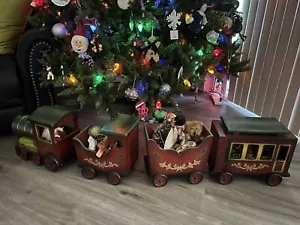 Große 4-teilige Holzeisenbahn des Weihnachtsmanns (mit handgefertigten Geschenken) - Bild 1 von 9