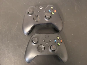 Microsoft Xbox 1914 & 1537 Wireless Controllers 2PC Lot (PARTS/REPAIR ONLY) - Picture 1 of 5
