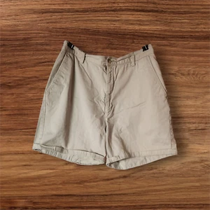 Eddie Bauer Womens Chino tan shorts size 14 measured 32 waste x 7 inseam - Picture 1 of 2