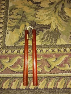 Nunchucks antiguos de madera vintage solo para exhibición o entrenamiento práctico Foto 1 de 2