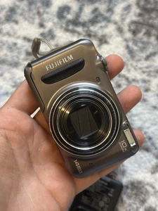 Fujifilm FinePix T300 Digitalkamera small crack on the edge!!! - Bild 1 von 21