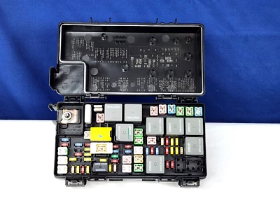 🏅 Dodge Grand Caravan Town Country 2008-2010 TIPM CAJA DE RELÉ DE FUSIBLES 56049720 Foto 1 de 4