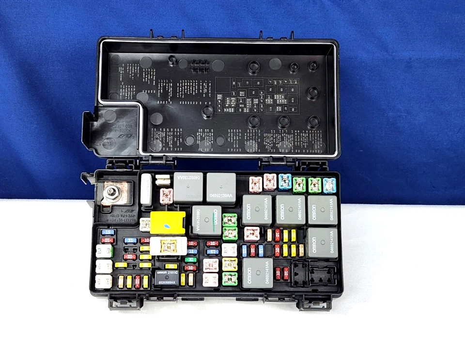 🏅 Dodge Grand Caravan Town Country 2008-2010 TIPM CAJA DE RELÉ DE FUSIBLES 56049720 Foto 1 de 4