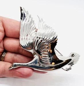 Enorme broche CORO 3 5/8 pulgadas pato ganso en vuelo tono plata joyería vintage - Imagen 1 de 7