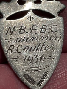 Boxe Argento Ciondolo Orologio Fob Vincitori Scudo Punzonato Argento + Tono Oro..? - Foto 1 di 12