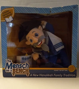 Muñeca de regalo The Man on a Bench Hanukkah - Imagen 1 de 4