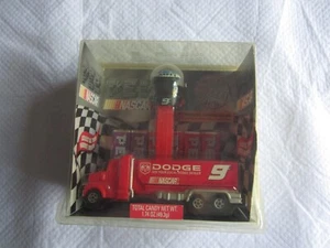 2006 Pez NASCAR Dodge #9 Gift Special Pack NIP - Picture 1 of 6