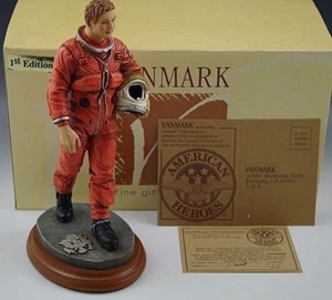 Vanmark 70.000 Fuß Tall American Heroes Figur 1. Auflage L.E.1/68 COA - Bild 1 von 7