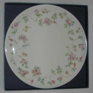 Wedgwood Rosehip Gateau Plate Cake Plate Bone China Floral Design New Unused - Picture 1 of 10