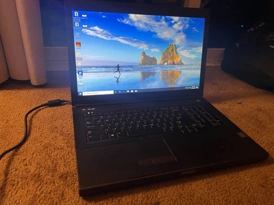 Dell Precision M6700 17.3" winXP/w10 i7-3740QM 8GB  Nvidia K3000m W/batt&AC - Image 1 of 4