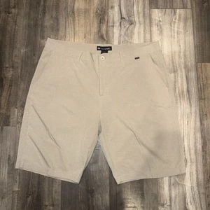 Travis Mathew Shorts Mens 40 Beige10" Golf Chino Performance Stretch Lightweight - Picture 1 of 6