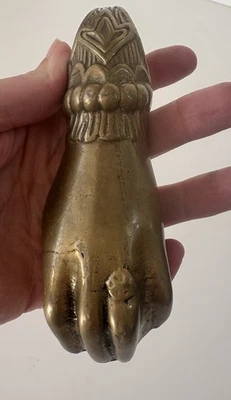 Ancien HEURTOIR DE PORTE Bronze Laiton Main  Patte Collection - Photo 1/4