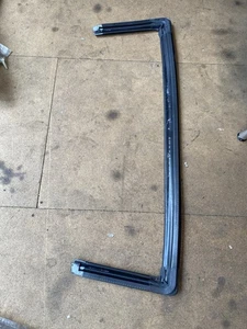 2307902898 Mercedes Benz R230 Heckscheibe oben Dichtung - Bild 1 von 6