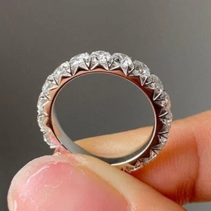 Alianza de eternidad completa de boda de 3 quilates de moissanita de corte redondo VVS1 chapada en oro blanco de 14 quilates - Imagen 1 de 10