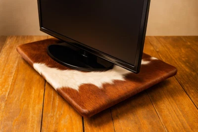 Suporte giratório de TV de couro de vaca Lazy Susan base giratória – couro de vaca real decoração ocidental - Imagem 1 de 4