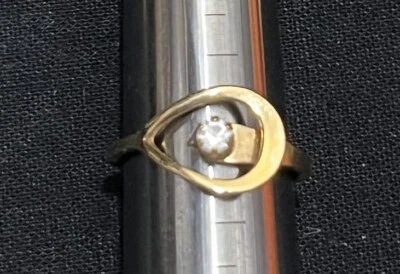 Anillo grueso de moda vintage años 70 Avon estrella fugaz chapado en oro estrás talla 4 Foto 1 de 4