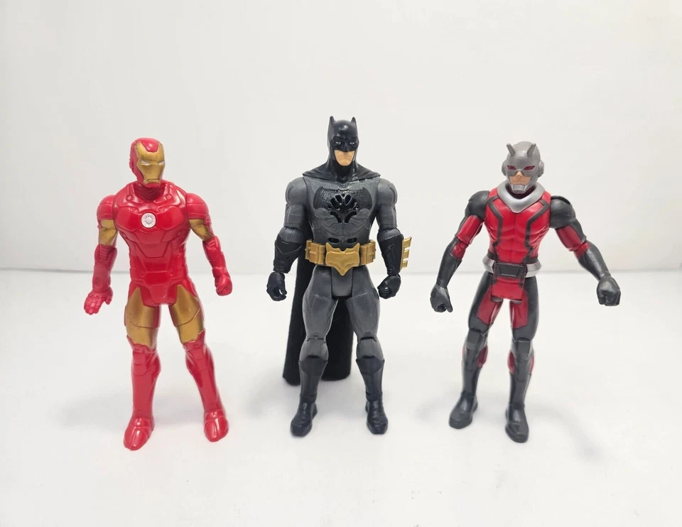 Lote de 3 bonecos de ação Mattel DC Comics e Marvel Batman Homem de Ferro Homem-Formiga - Imagem 1 de 4