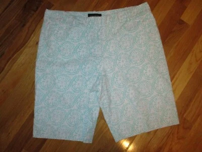 Bermudas para dama Talbots verde rosa estampado de mosaico talla 10 Foto 1 de 4