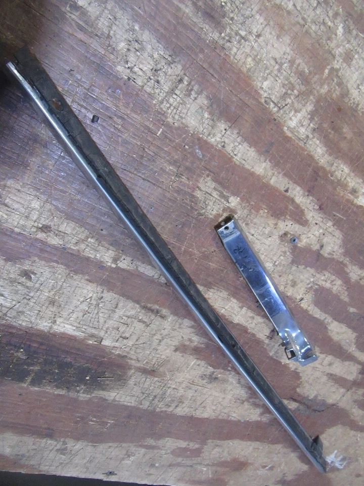 Cadillac Fleetwood 1966 4 puertas serie 60 borde de puerta moldura pieza PR Foto 1 de 3