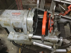Ridgid 1233 Pipe Threading Machine - Picture 1 of 5