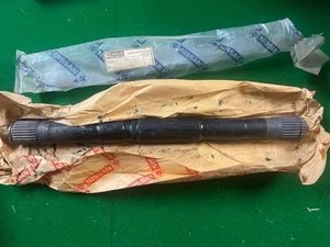 NOS 1985-92 Nissan Pathfinder shaft sub assy. 39204-31G50 suit Datsuns 1980s 96 - Picture 1 of 9