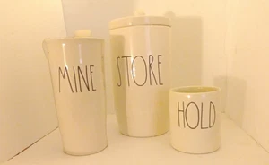Rae Dunn Set 3 Pezzi STORE Barattolo MINA Tazza con Coperchio HOLD Tazza Collezione Artigianale - Foto 1 di 11