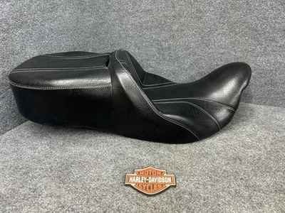 HARLEY-DAVIDSON CC RIDER 2009-23 TOURING SEAT **HAS A SMALL REPAIR AND A SCUFF** Foto 1 de 4