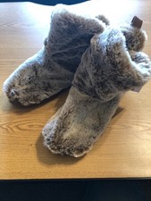 UPC 072284000090 product image for Sonoma Womens Furry Cozy Slippers 5-6 Small Chestnut Brown $34 (s-slp-31-blk-2) | upcitemdb.com