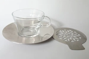 Nespresso Glastasse 130 ml, Edelstahl Untertasse, Schablone, Cappuccino, Kaffee - Bild 1 von 4