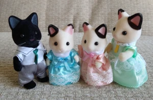 Sylvanian Families TUXUDO CAT FAMILY + baby - Picture 1 of 11