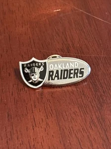 Vintage 1998 Oakland Raiders Fußballnadel - Bild 1 von 3