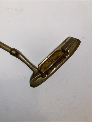 Right-Handed 35in Notre Dame Irish Souvenir Putter - Image 1 of 4