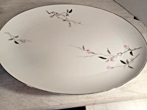 Piatto cinese fine fiori di ciliegio vintage made in Japan. 14 pollici di lunghezza, 11 pollici di larghezza. - Foto 1 di 7