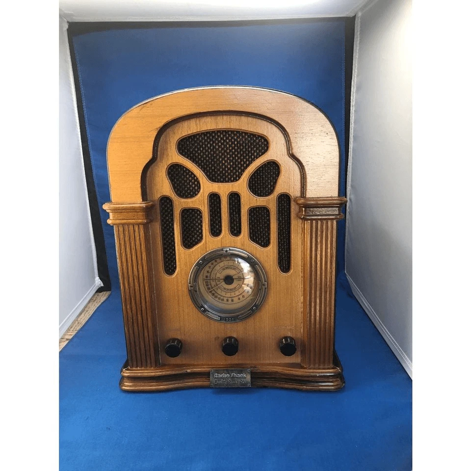 Radio Shack Vintage Serie Clásica AM/FM Radio/Reproductor de Cassette12697 Foto 1 de 4