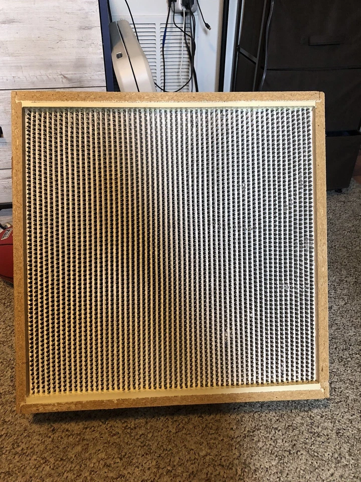 Filtro HEPA 24" x 24" x 6 [Usado para una campana de flujo para propagación de hongos Foto 1 de 4